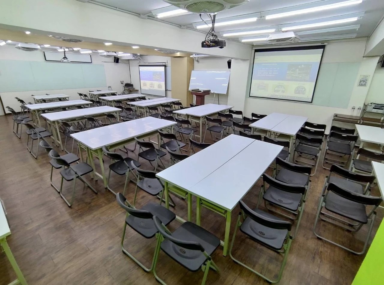 CLBC台北微風館B2a教室-教室型排列
